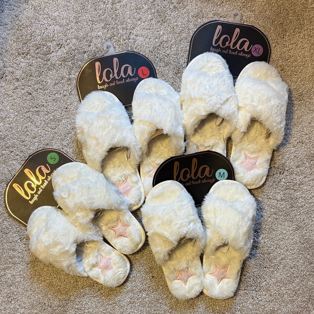 NWT LOLA Faux Fur Slippers